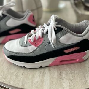 Nike Air Max Nike 90
Recraft Rose (Women's)